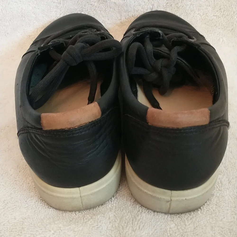 Ecco‎ Black Leather Sneaker Size Women's 7 Wide